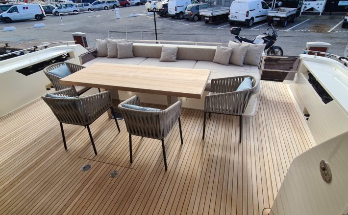 FERRETTI 850 WATERMACHINE