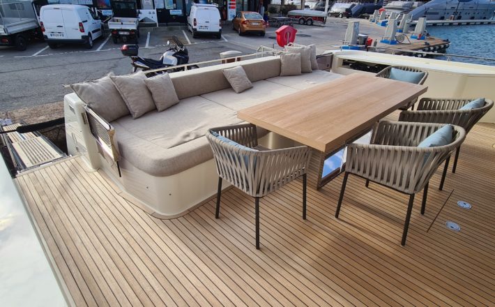 FERRETTI 850 WATERMACHINE