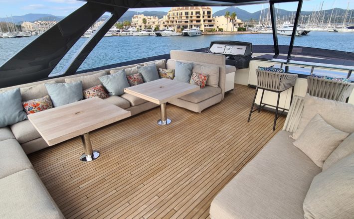 FERRETTI 850 WATERMACHINE