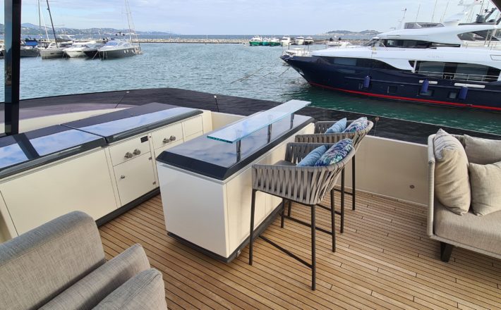FERRETTI 850 WATERMACHINE