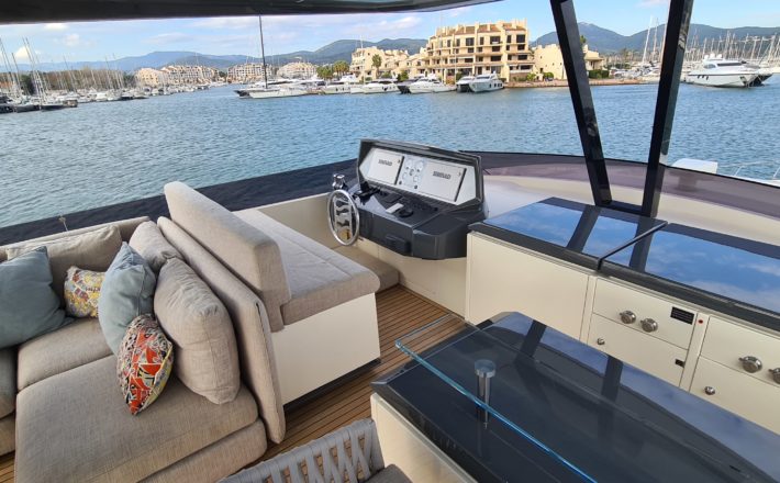 FERRETTI 850 WATERMACHINE