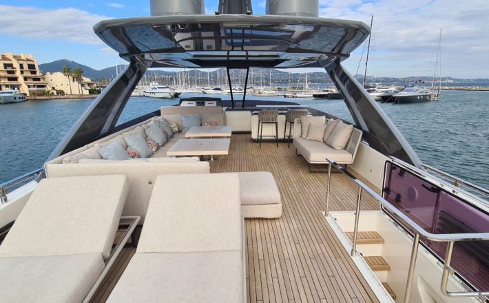FERRETTI 850 WATERMACHINE