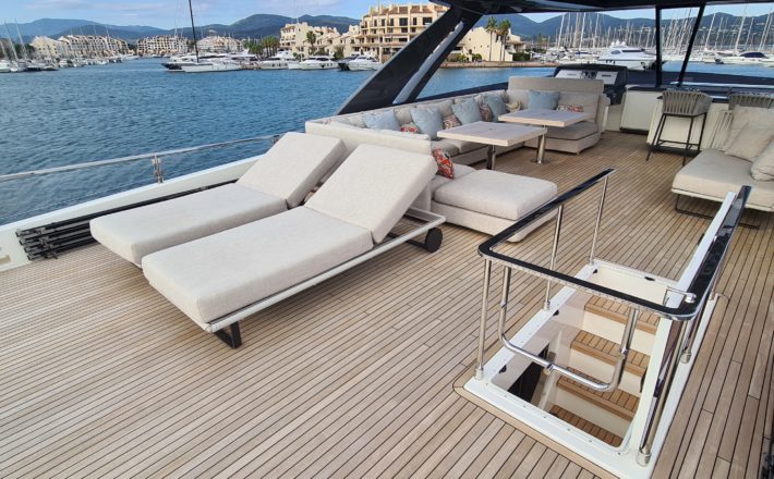 FERRETTI 850 WATERMACHINE