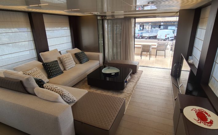 FERRETTI 850 WATERMACHINE