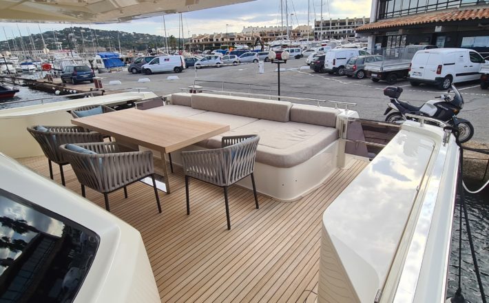 FERRETTI 850 WATERMACHINE