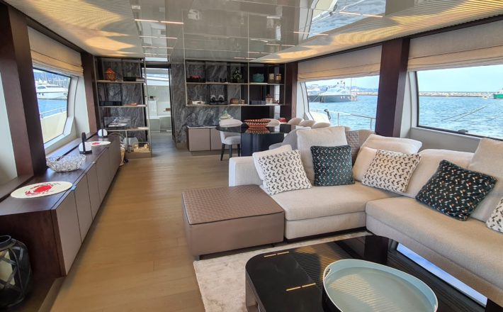 FERRETTI 850 WATERMACHINE
