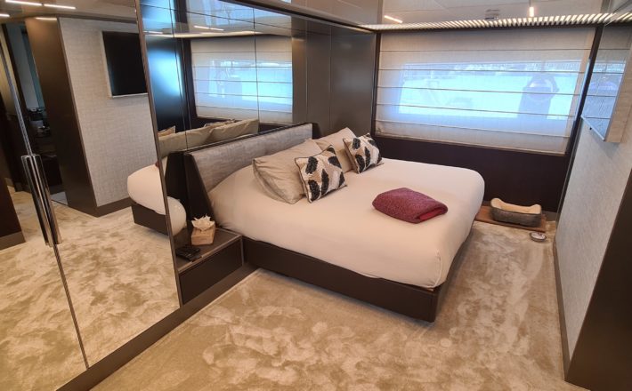 FERRETTI 850 WATERMACHINE