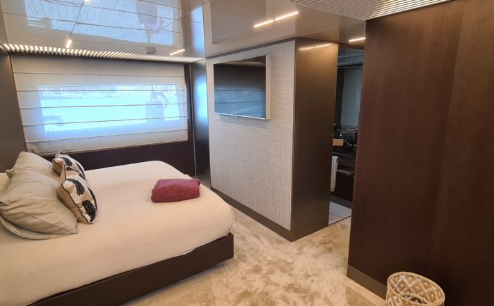 FERRETTI 850 WATERMACHINE