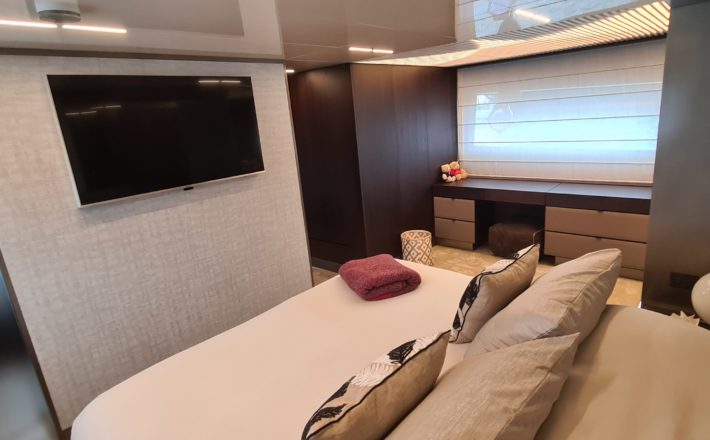 FERRETTI 850 WATERMACHINE