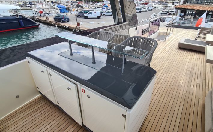FERRETTI 850 WATERMACHINE