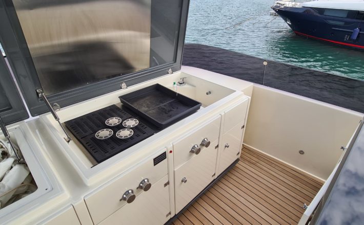 FERRETTI 850 WATERMACHINE
