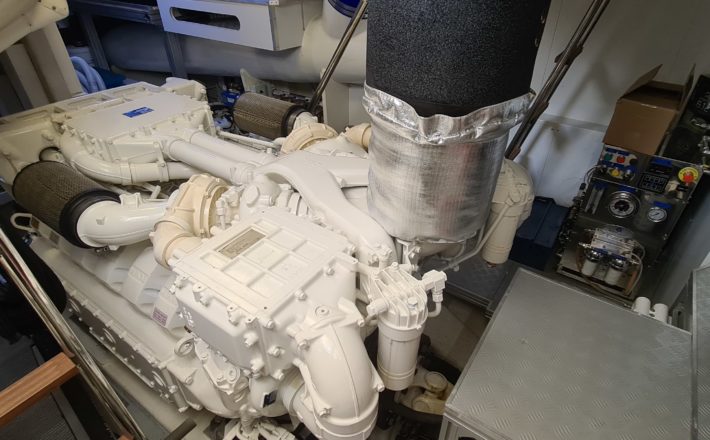 FERRETTI 850 WATERMACHINE