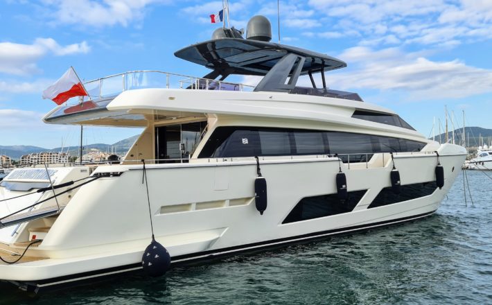 FERRETTI 850 WATERMACHINE