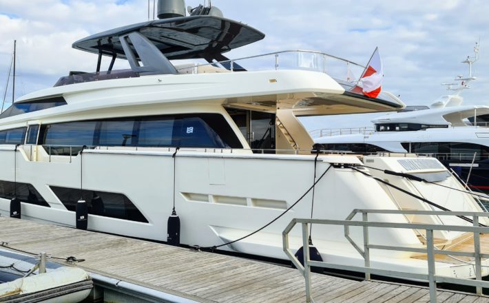 FERRETTI 850 WATERMACHINE