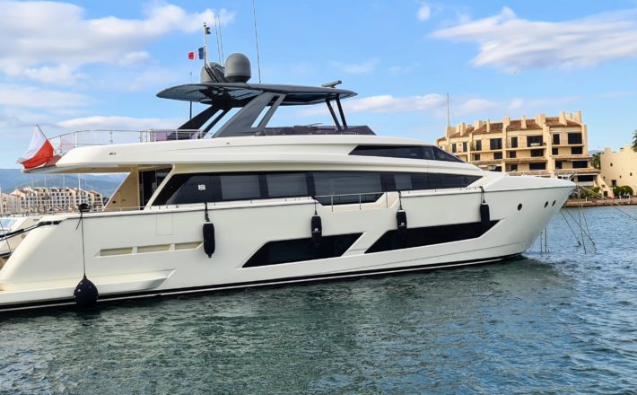 FERRETTI 850 WATERMACHINE