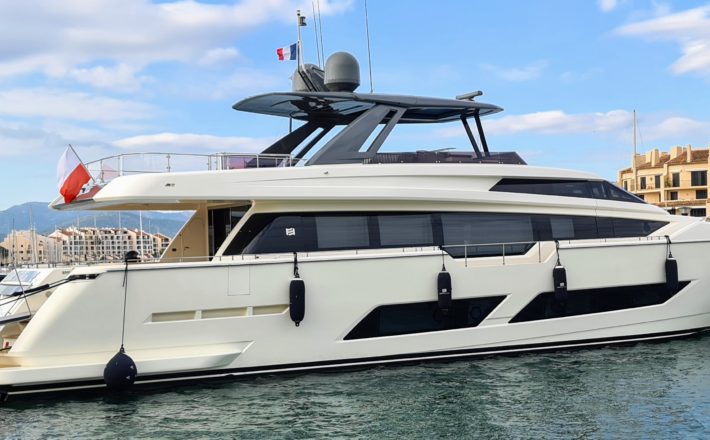 FERRETTI 850 WATERMACHINE